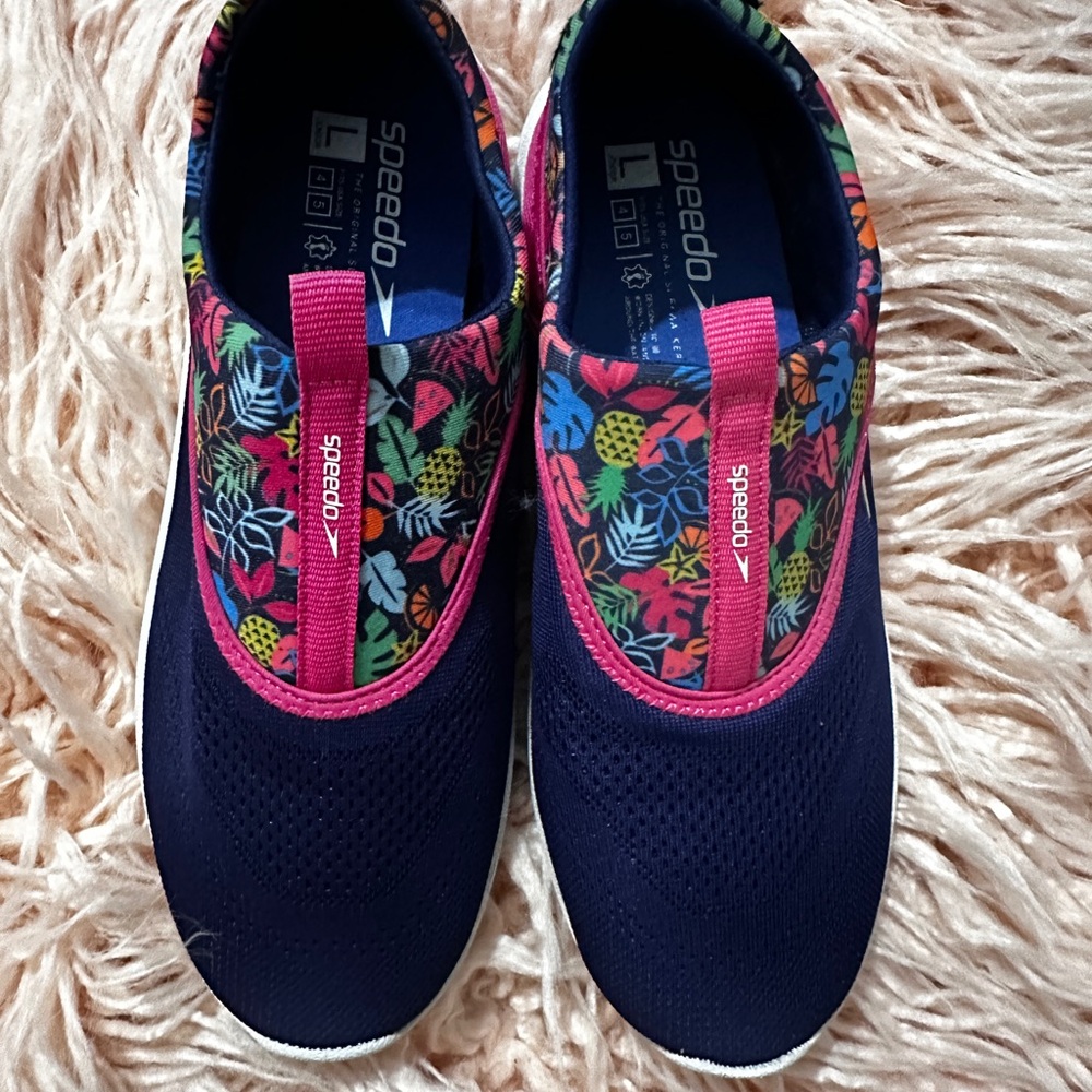 Speedo Kids Water Shoes Size L (4-5) – Worn Only Once!